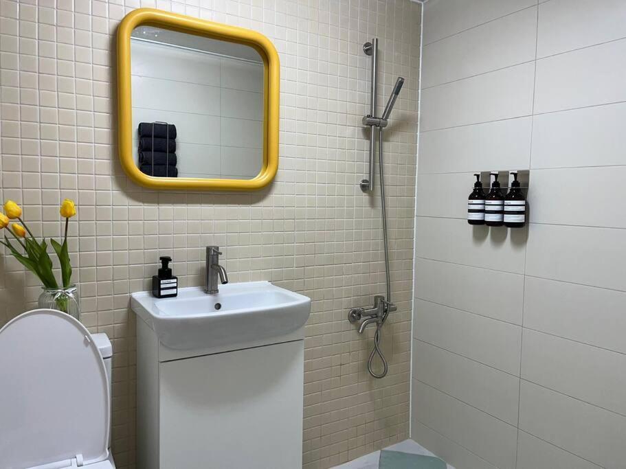 Cherry House In Hongdae Apartment
